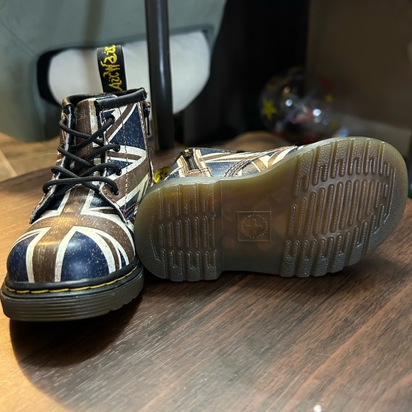 Toddler British flag dr martens - Picture 3 of 5
